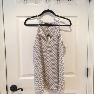 White and Black Chainlinked Pattern Top